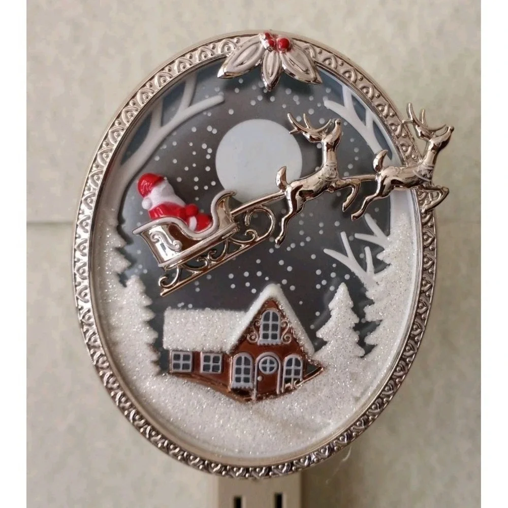 Bath & Body Works Santa Sleigh Reindeer Winter Wallflower Diffuser Nightlight - Picture 1 of 8